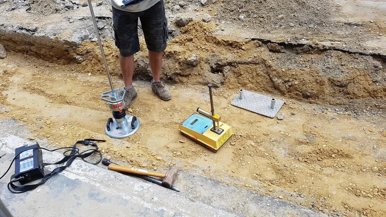 Szennyvízcsatornázási kivitelezés gépparkkal